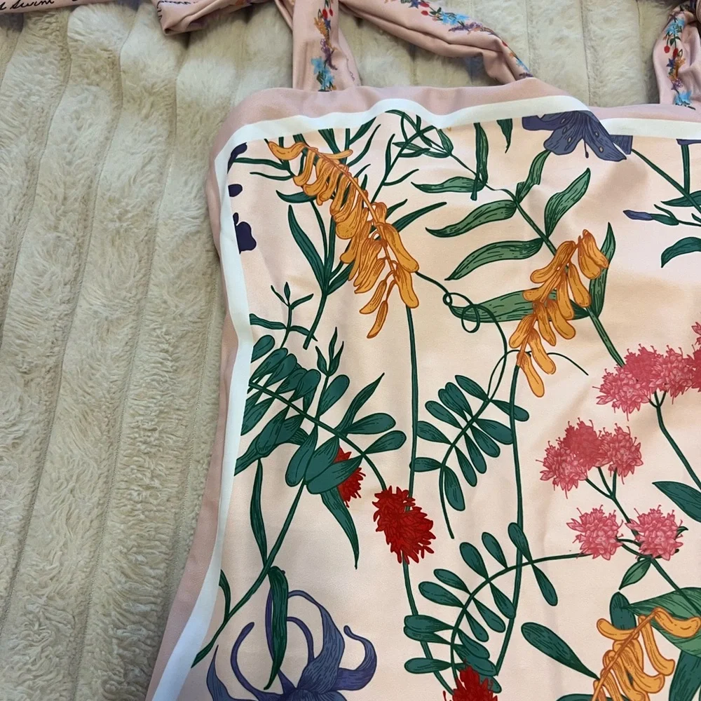 Floral One-Piece reversible Swimsuit 2 in 1 - Picture 2 of 9